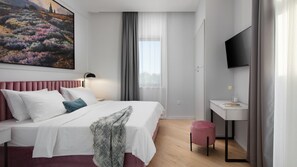 4 bedrooms, iron/ironing board, free WiFi, bed sheets