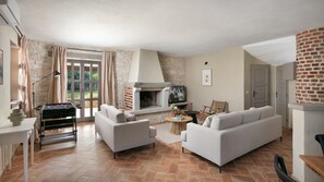 Télévision, cheminée