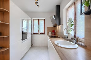 Fridge, microwave, oven, dishwasher