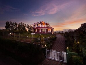 Exterior - Balsam - Entire 3 Bedroom Villa (Balacola)