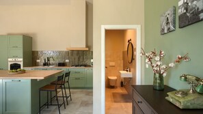 Refrigerador, microondas, horno y lavavajillas 