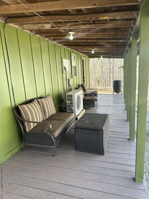 Terrace/patio - Cozy cabin close to beautiful Current river and surrounded by a national forest! (Van Buren)