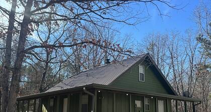 Cozy cabin close to beautiful Current river and surrounded by a national forest!