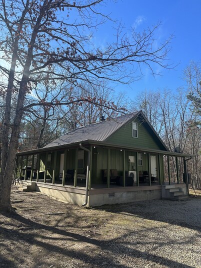Cozy cabin close to beautiful Current river and surrounded by a national forest!