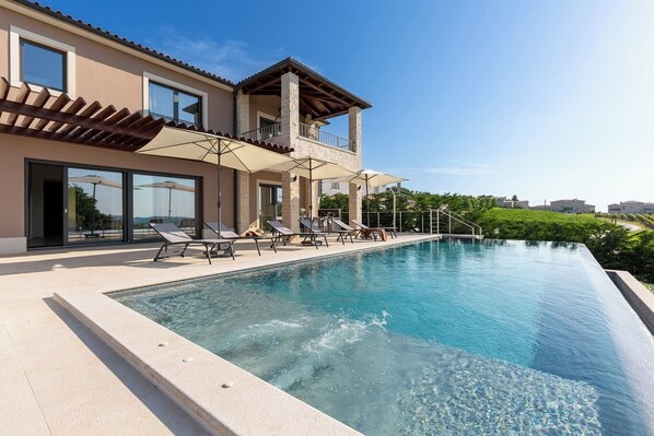 Pool - Villa Faloniga by Villas Guide (Vižinada)