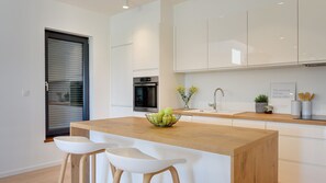 Réfrigérateur, micro-ondes, four, lave-vaisselle