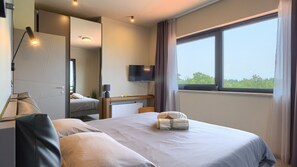 5 bedrooms, iron/ironing board, free WiFi, bed sheets