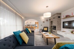 Fernseher, Kamin