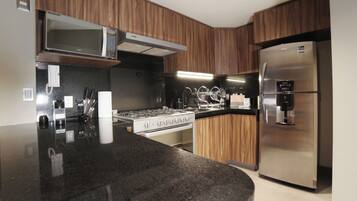 Microwave, oven, stovetop, coffee/tea maker