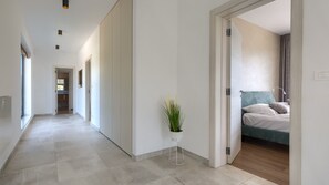 4 bedrooms, iron/ironing board, free WiFi, bed sheets - Villa Blanka by Villas Guide (Kringa)