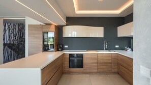 Fridge, microwave, oven, dishwasher - Villa Aria by Villas Guide (Višnjan)