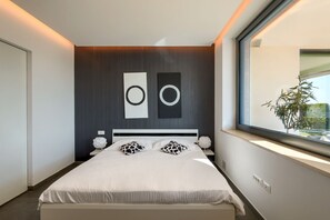 5 bedrooms, iron/ironing board, free WiFi, bed sheets