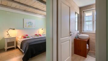 4 camere, ferro/asse da stiro, Wi-Fi gratuito, lenzuola