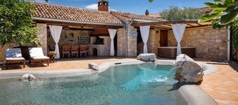Family villa Elizabeta with pool in Umag