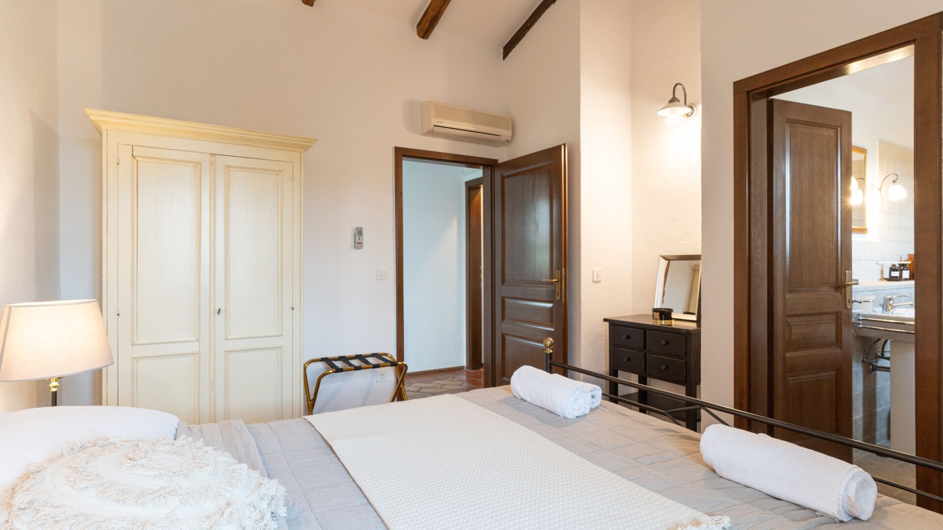 4 soverom, strykejern/-brett, wi-fi (inkludert) og sengetøy