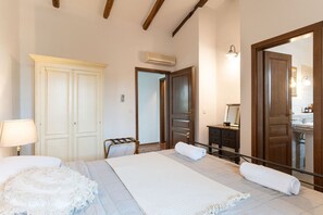 4 slaapkamers, een strijkplank/strijkijzer, gratis wifi, beddengoed