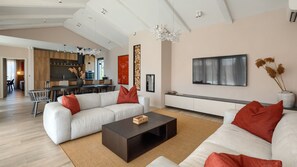 Televisión y chimenea 