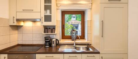 Réfrigérateur, micro-ondes, four, lave-vaisselle