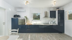 Fridge, microwave, oven, dishwasher