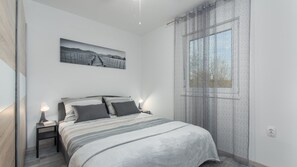 3 slaapkamers, een strijkplank/strijkijzer, gratis wifi, beddengoed