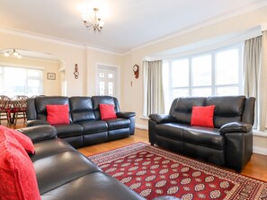 Living area - Rainbow End (Ambleside)