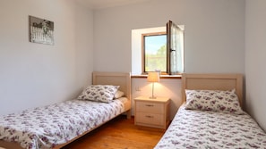 2 bedrooms, iron/ironing board, free WiFi, bed sheets