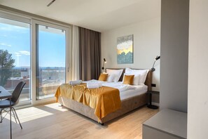 4 عدّة غرف نوم ومكواة/لوح كي وواي فاي مجانًا وملاءات أسرّة