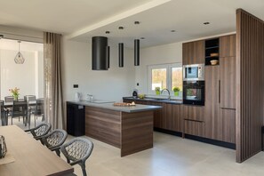 Fridge, microwave, oven, dishwasher - Villa Tonka by Villas Guide (Tar)