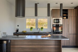 Fridge, microwave, oven, dishwasher - Villa Tonka by Villas Guide (Tar)