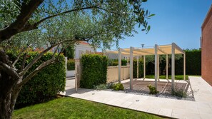 Property grounds - Villa Rafaelle by Villas Guide (Tar)