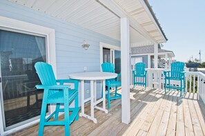 Outdoor dining - Dock Holiday, Oceanview House in Atlantic Beach, NC! (Atlantic Beach)