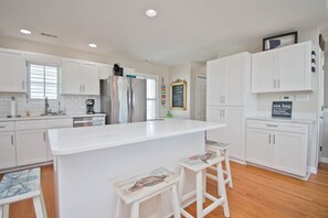 Réfrigérateur, micro-ondes, four, lave-vaisselle