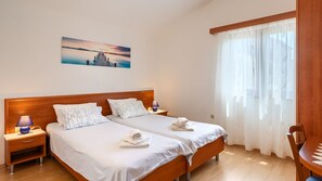 4 habitaciones, tabla de planchar con plancha y wifi gratis 