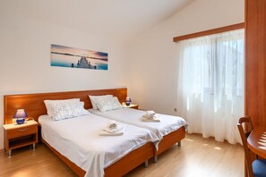 4 dormitorios, tabla de planchar con plancha, wifi gratis y ropa de cama