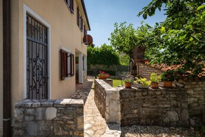 Property grounds - Villa Greis by Villas Guide (Buje)