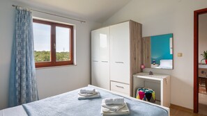 4 dormitorios, tabla de planchar con plancha, wifi gratis y ropa de cama