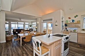 Kühlschrank, Mikrowelle, Geschirrspüler