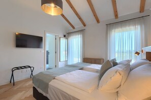 4 bedrooms, iron/ironing board, free WiFi, bed sheets