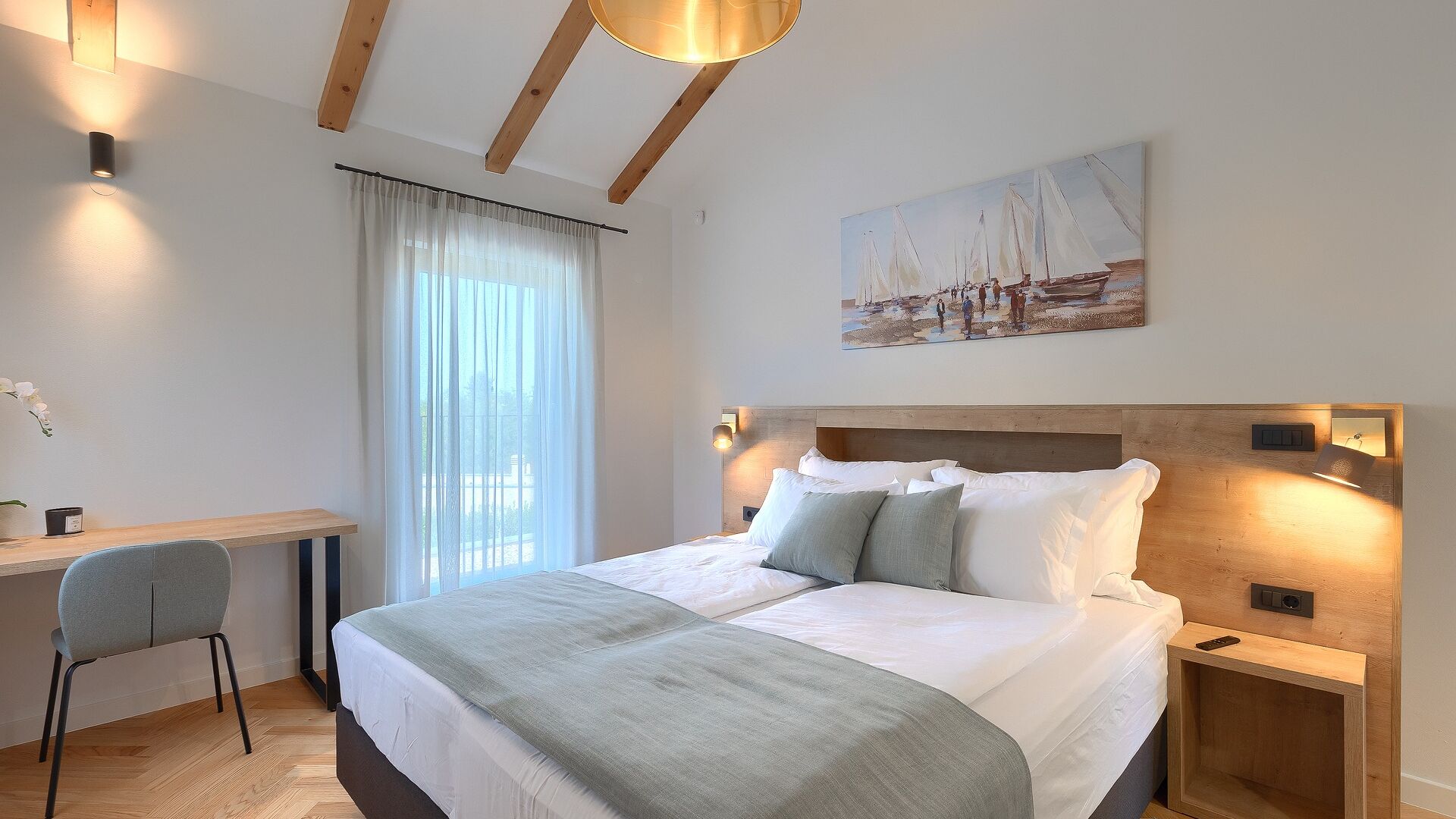 4 bedrooms, iron/ironing board, free WiFi, bed sheets