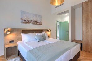 4 bedrooms, iron/ironing board, free WiFi, bed sheets