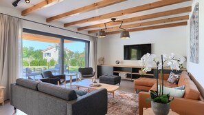 Télévision, table de tennis de table