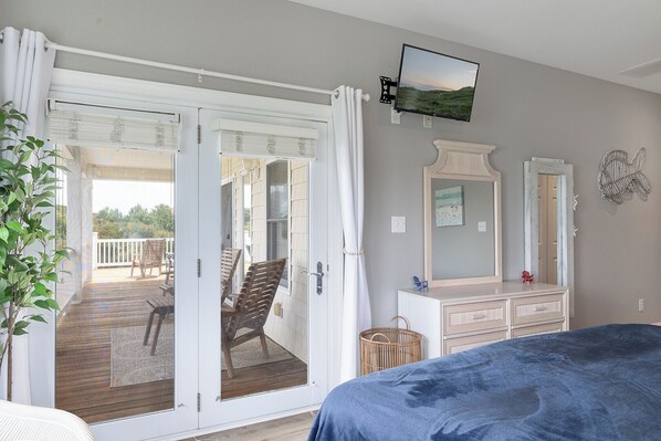 5 habitaciones, tabla de planchar con plancha y acceso a internet
