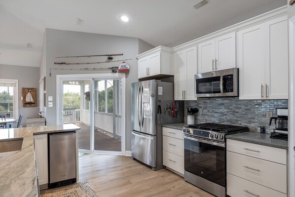 Fridge, microwave, oven, dishwasher - Ain't In No Hurry Today (Formerly, Dolphin's Lullaby), Oceanside House in Emeral (Emerald Isle)