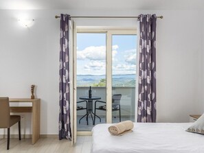3 chambres, fer et planche à repasser, Wi-Fi gratuit, draps fournis