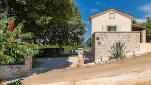 Property grounds - Villa Zvonar by Villas Guide (Karojba)