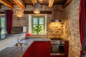 Refrigerador, microondas, horno, lavavajillas