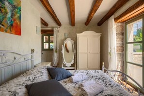 3 habitaciones, tabla de planchar con plancha y wifi gratis 