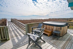 Terrace/patio - Dune It Whale, Oceanfront House In Emerald Isle, NC! (Emerald Isle)