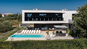 Pool - Villa Cormoran by Villas Guide (Porec)