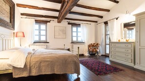 4 habitaciones, tabla de planchar con plancha y wifi gratis 